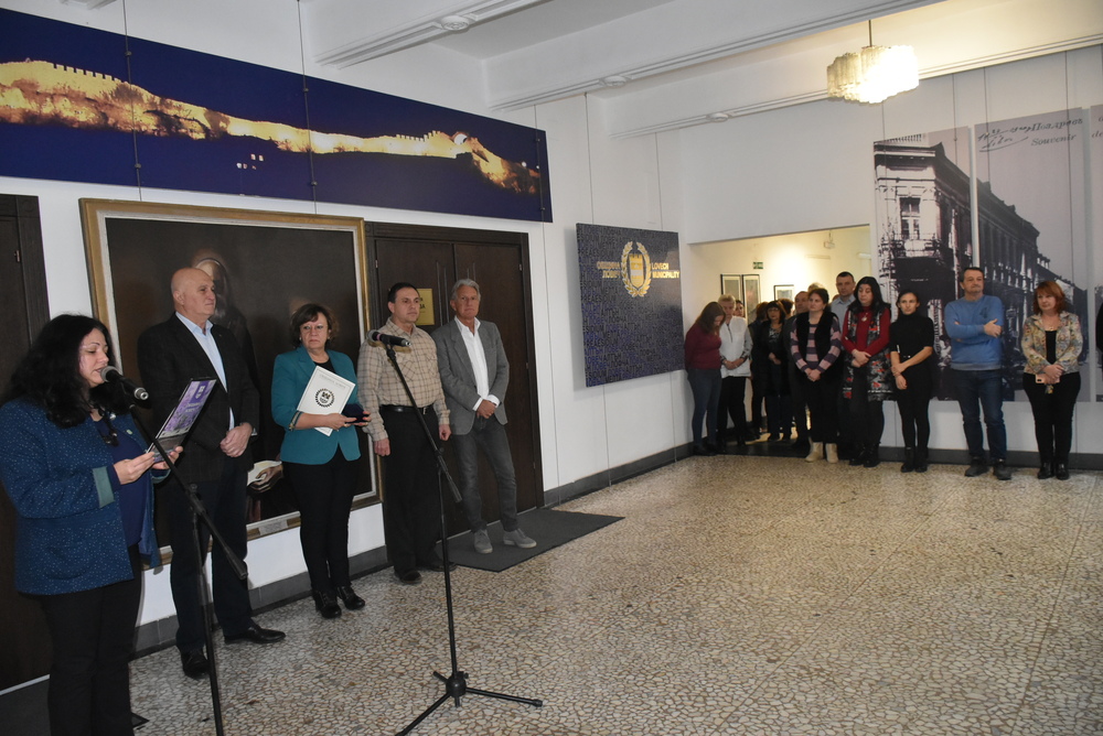 Община Ловеч: Кметът на Ловеч връчи на генерал-майор Красимир  Кънев почетен медал