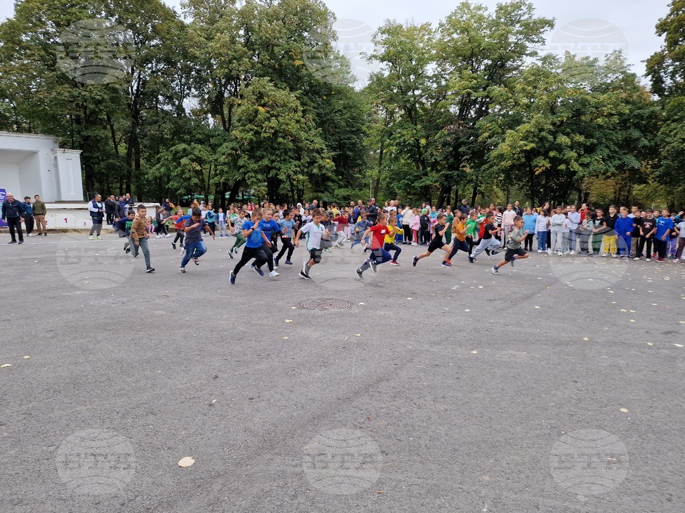 Ученическата спортна школа в Разград откри новата учебна година с традиционния лекоатлетически крос "Златна есен“