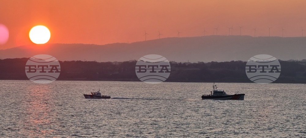 Кораб, отплавал от България, аварира в Дарданелите