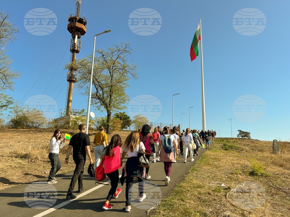 В Световния ден на ходенето община Ямбол организира пешеходен преход между два от парковете в града