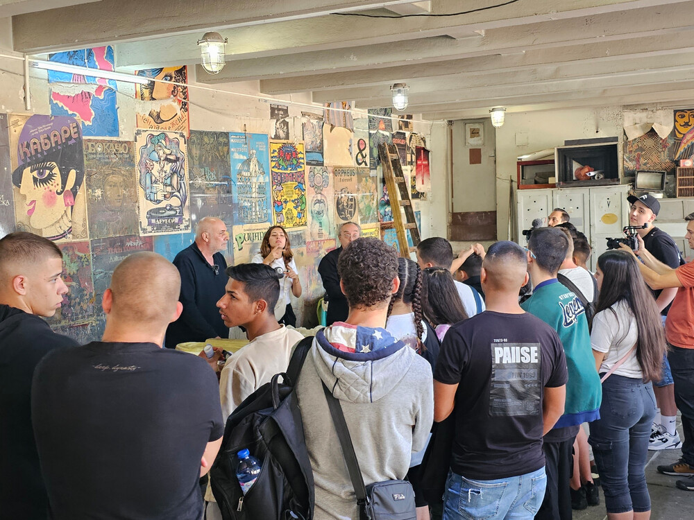 Сдружение "Избери България": Ученици с увреден слух посетиха Националния музикален театър