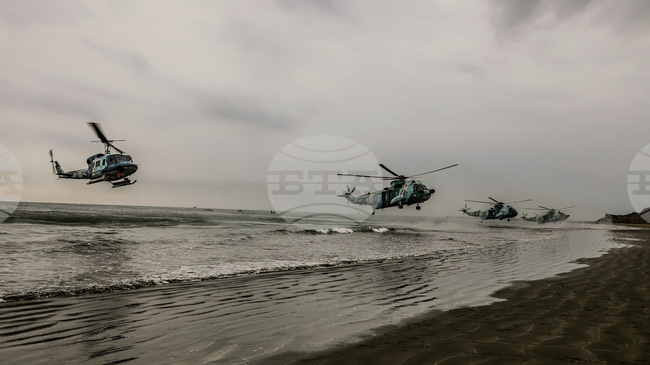 Ирански военен хеликоптер се разби в пазар в провинция Исфахан; четирима души загинаха 