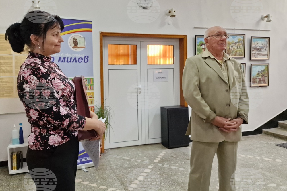 Изложба живопис и скулптура „Красива България“ откри художникът Тодор Деков в Монтана