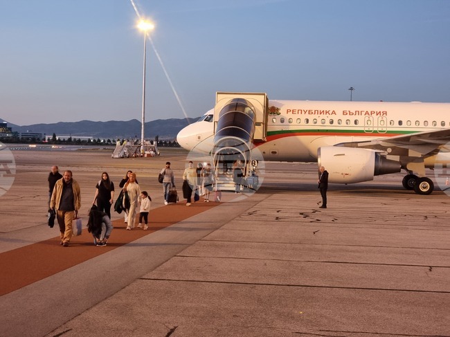 Летище "София" - Правителствен самолет - Ливан - евакуирани български граждани