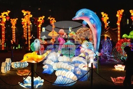 Парк "Възраждане" - атракция - светещи инсталации