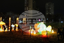 Парк "Възраждане" - атракция - светещи инсталации