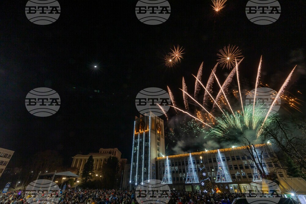Жители на Габрово първи изпратиха старата 2022 година