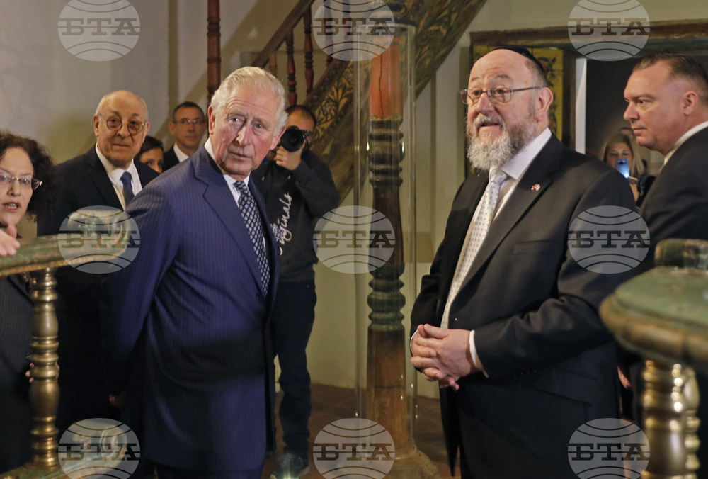 Крал Чарлз Трети посети синагогата, атакувана от поддръжник на "Ислямска държава"