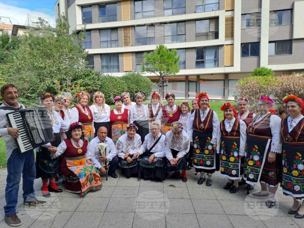Пенсионерски клубове от Сливен участваха в XIII Национален фестивал „Сребро в косите, песен в душите край морето на Бургас“