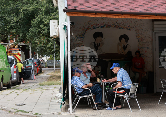 Analysis Shows Aging Population, Shortage of Medical Staff, Rising Costs in Bulgaria