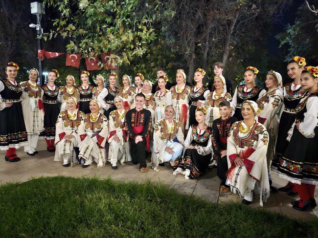 Община Стара Загора: Клубът за народни танци „Загорци“ събра овации и грамоти на международен фолклорен фестивал в Бурса