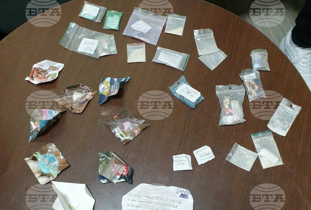 Полицията в Пловдив иззе различни видове наркотици и флакони с райски газ по време на акция в областта