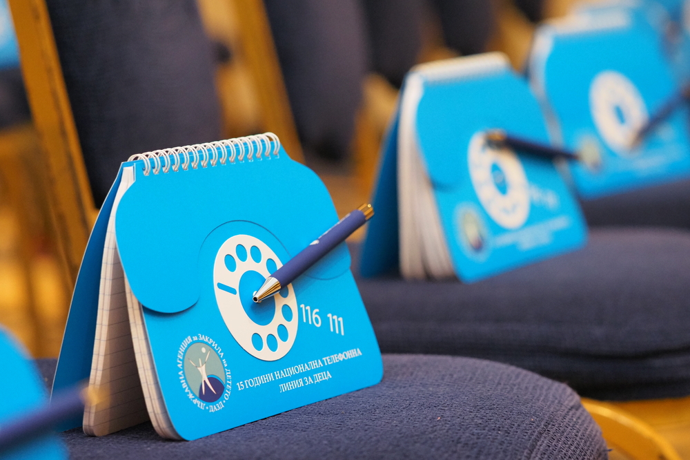 От 1 януари чат приложението към Националната телефонна линия за деца 116 111 ще работи всеки ден от 13:00 до 18:00 ч.