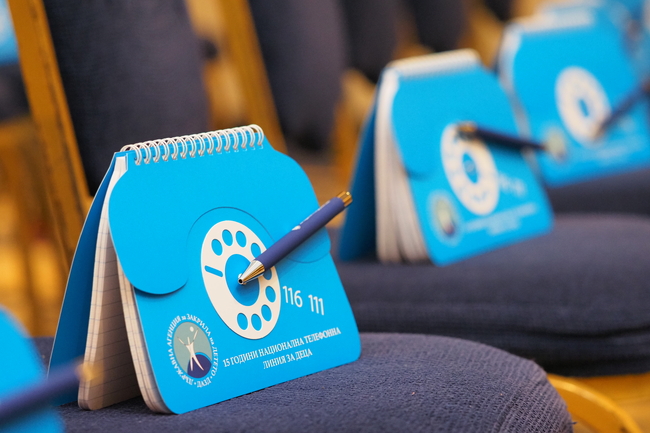 От 1 януари чат приложението към Националната телефонна линия за деца 116 111 ще работи всеки ден от 13:00 до 18:00 ч.