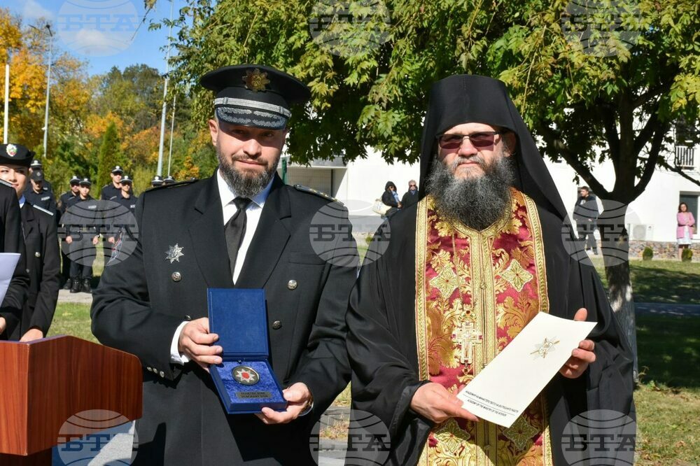 Българската православна църква получи почетна грамота и плакет от Академията на МВР