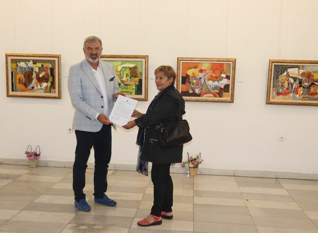 Драгомир Драганов за изложбата на Виргиния Пенчева: Темата импонира на всекидневните ни превъплъщения в търсене на себе си и позитивното
