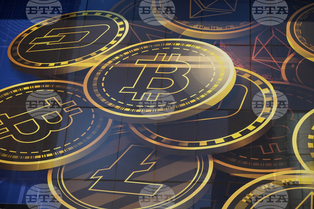 Биткойнът отскочи от достигнатото двугодишно дъно, прибавяйки около 5 на сто; ръст от 7 на сто за етера