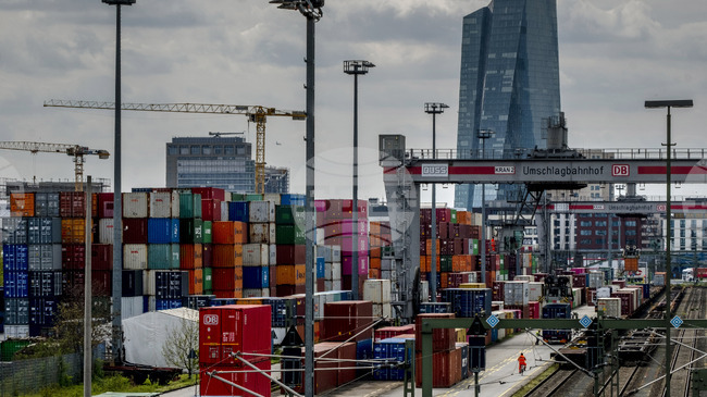 "Дe Бe Карго" планира да съкрати почти половината от персонала си в Германия