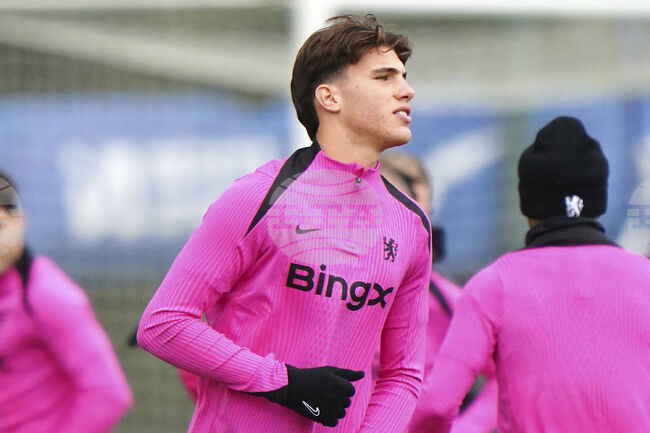 Челси продава полузащитника Чезаре Казадей на италианския Торино