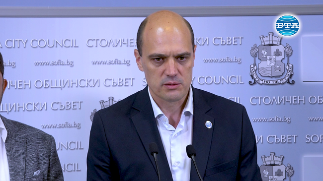 Общинските съветници Пламен Данаилов и Карлос Контрера са входирали проекторешение за проблемите в градския транспорт в София