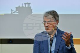 Конференция - строителство и инвестиции - първи дискусионен панел