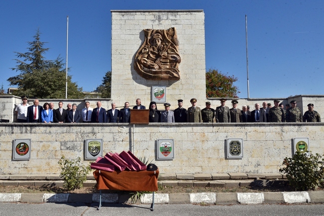 Община Сливен: Военно формирование 22220 в Сливен чества 74 години от връчването на бойното знаме