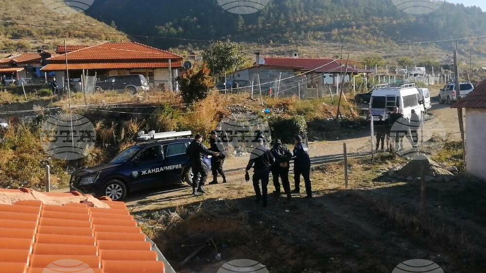 Трима души са задържани, иззети са 42 кубика дърва за огрев при полицейска операция в Твърдица