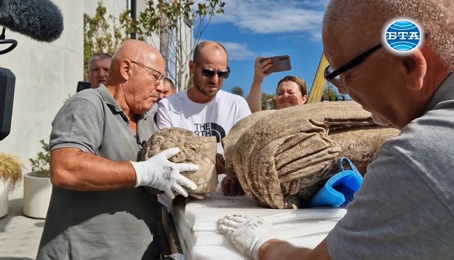 Намерената мраморна глава при разкопки в Големия канал е липсващата част на статуята, която археолозите откриха по-рано в Хераклея Синтика