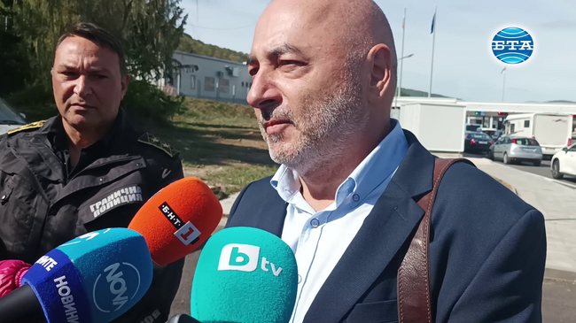 За товарните автомобили на ГКПП "Калотина" работят две гишета, за последните 24 часа са минали 864 камиона, каза ст. комисар Радослав Кулеков