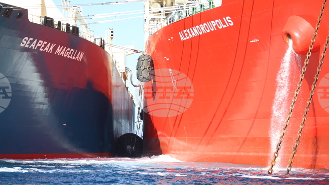 Край Александруполис разтоварват втечнен природен газ за България