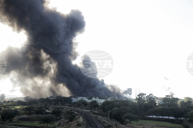 Гръцките власти издадоха предупреждение за токсичен дим заради пожар в цех за рециклиране в близост до Солун 