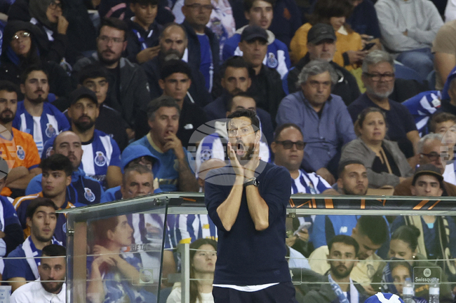 Старши треньорът на Порто Витор Бруно беше уволнен след шест месеца на поста