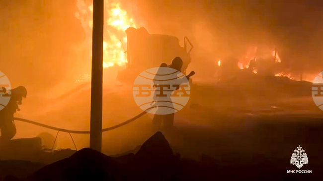 Киев потвърди, че украински дронове са ударили петролна рафинерия в Псковска област 