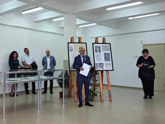 Областна администрация Смолян: Държавният архив в Смолян представя фотодокументална изложба, посветена на 100 години от рождението на актьора Георги Палагачев и предстоящия празник на българските архивисти