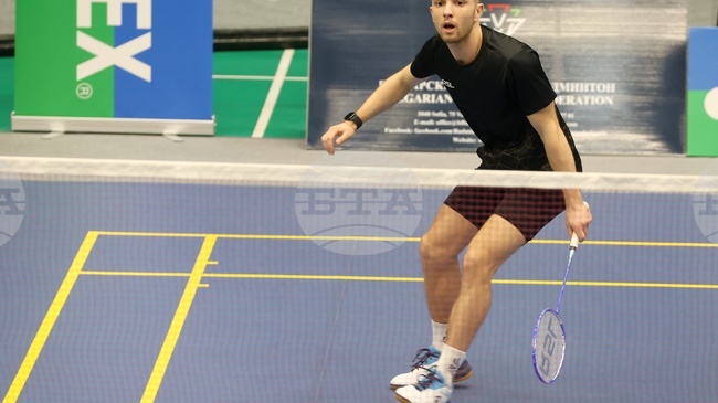 Димитър Янакиев допусна поражение на турнир по бадминтон в Португалия, Панев и Стоянов продължават напред на двойки мъже