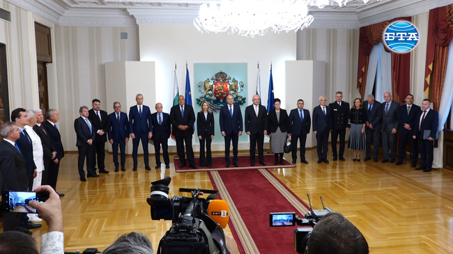 Започна заседанието на Консултативния съвет за национална сигурност при президента