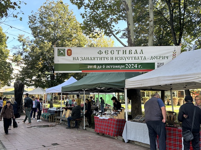 „Фестивал на занаятите и изкуствата – Добрич“ започна с участие на 50 майстори и творци от цяла България