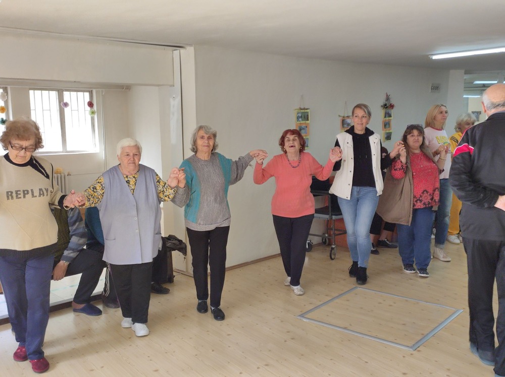 Фондация "Предай нататък" започва два иновативни проекта, насочени към подобряване на емоционалното, психическото и физическото благосъстояние на възрастните хора, живеещи в 7 общински домове