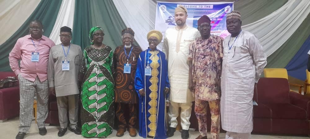 Посланикът на България в Абуджа и председател на Групата на франкофонските посланици в Нигерия Янко Йорданов изнесе откриващо изказване на 25-та годишна конференция на Асоциацията на университетските преподаватели по френски език в Нигерия (UFTAN)