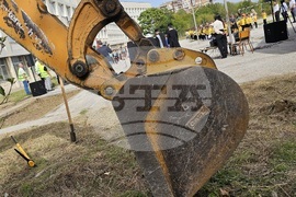 Русе - физкултурен салон - първа копка