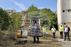 Русе - физкултурен салон - първа копка