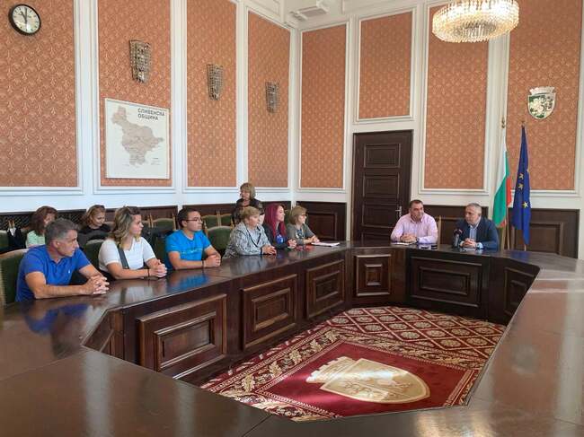 Община Сливен: Обсъдиха проблемите с водоподаването в Крушаре на среща в Общината 