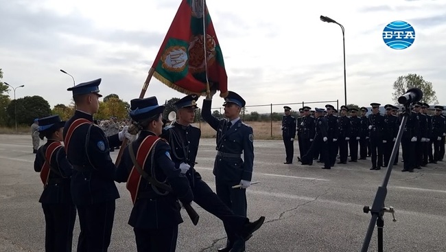 Курсантите от 78-ия випуск на ВВВУ "Георги Бенковски" в Долна Митрополия положиха военна клетва