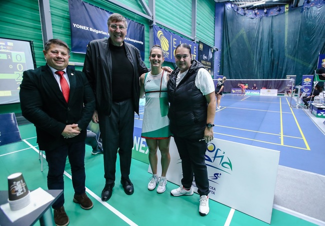 Министър Глушков подкрепи Стефани Стоева на Световната купа по бадминтон в София
