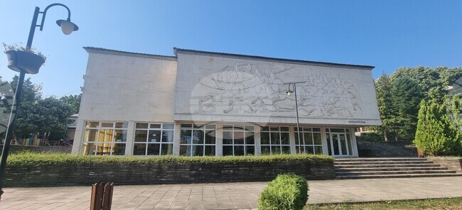 Покривната конструкция на библиотеката във Велики Преслав е пострадала от силния вятър