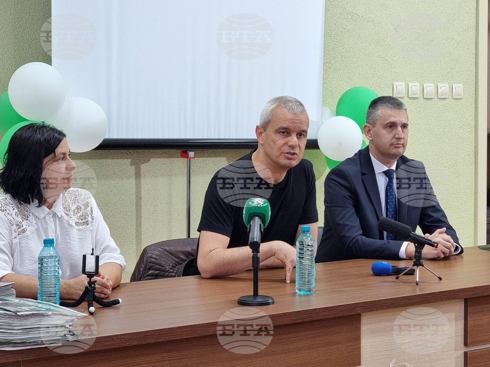 Колониалното статукво се разрушава пред очите ни и сега имаме златния шанс „Възраждане“ да управлява, каза в Кърджали Костадин Костадинов