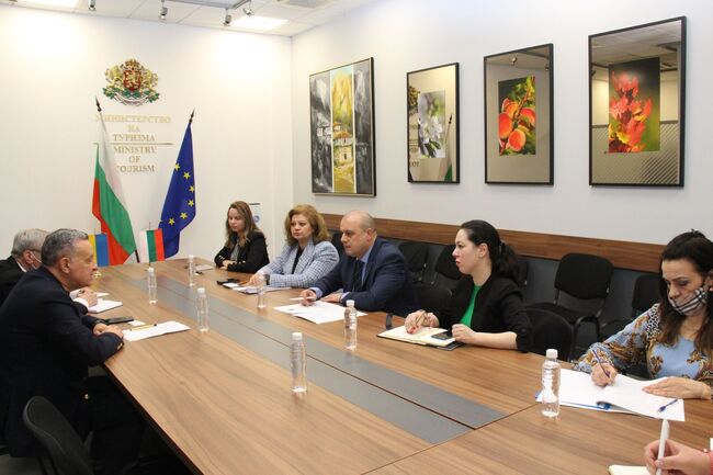 Министър Проданов пред украинския посланик: Правителството прави всичко възможно да помогне на гражданите на Украйна, които се нуждаят от подслон и подкрепа