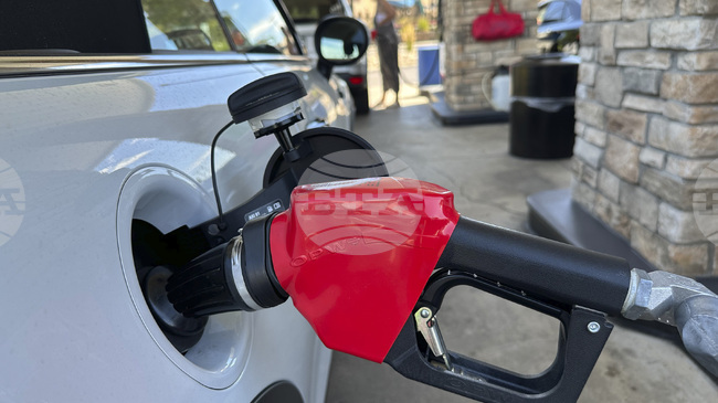 Петролът поскъпна до около 80 долара за барел в днешната извънборсова търговия, но скоро може да достигне до 100 долара, според анализатори