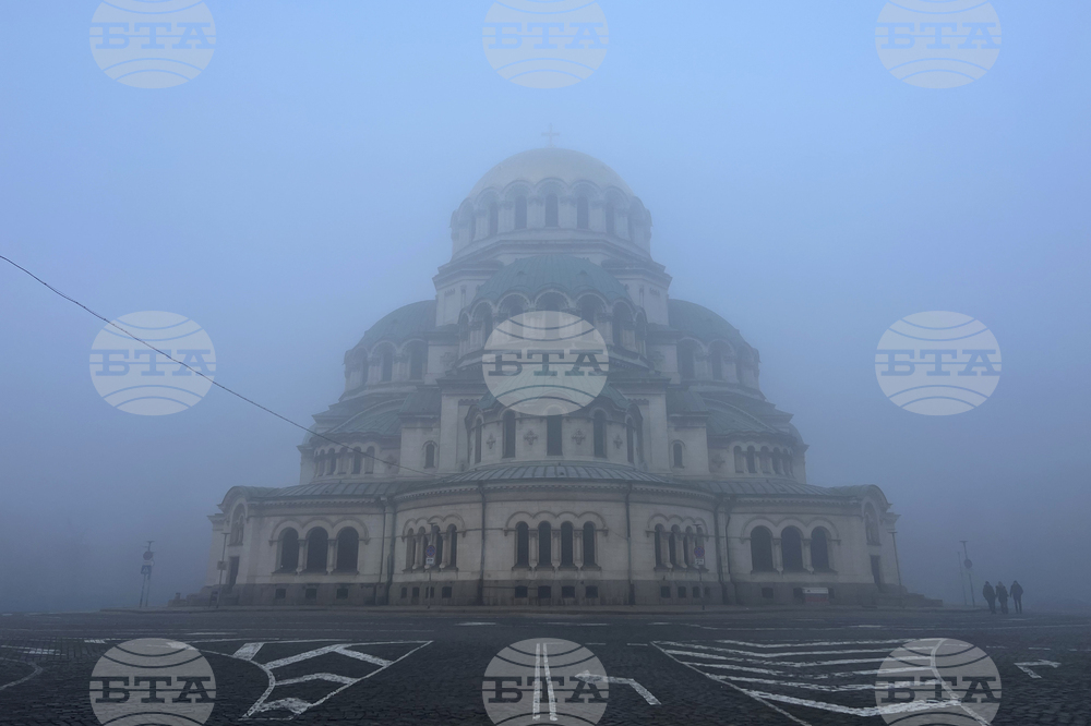 Гъста мъгла и слана има в София и няколко района на страната