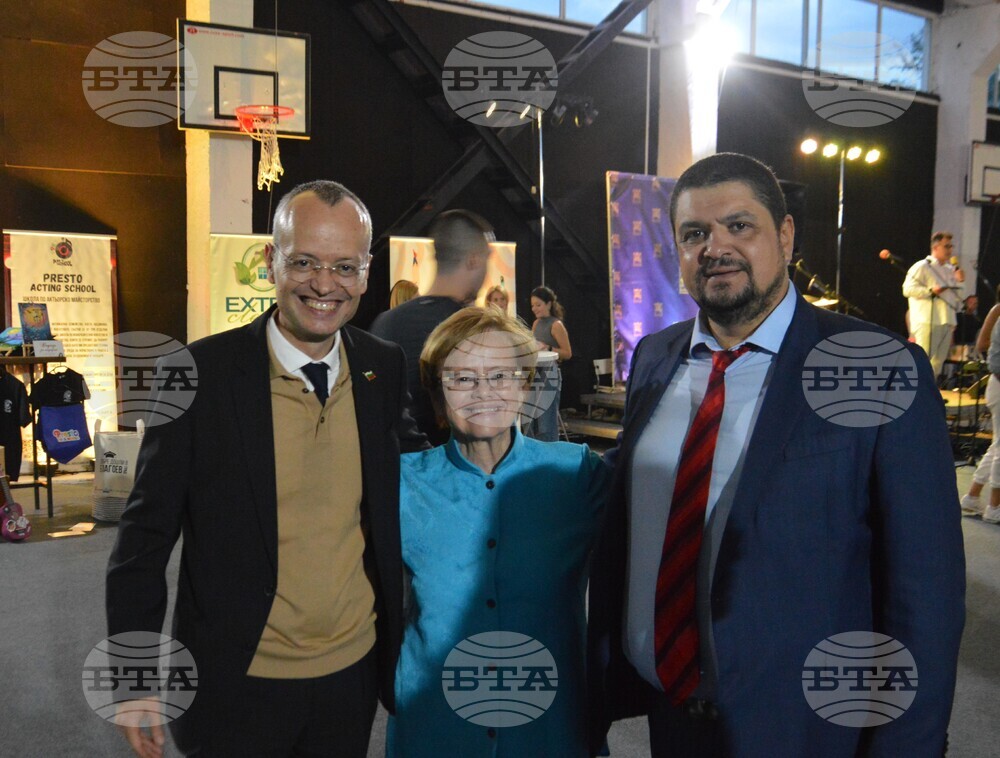 Община Благоевград: Кметът Методи Байкушев официално откри първото по рода си събитие за студенти "Добре дошли в Благоевград"